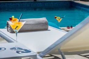 Beachfront Villa Ultimata with Pool - Image 5