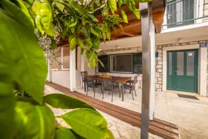 Beautiful holiday apartment with terrace & garden - Image 5