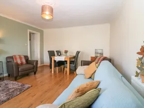 Cottage with garden - Image 4