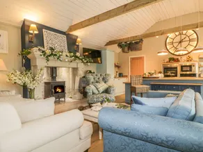 Cottage with hot tub - Image 5