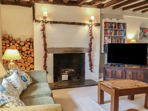 Cottage with jacuzzi, pool & barbecue - Image 4