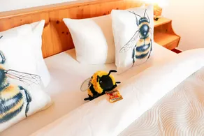 Beautiful Bee – Cozy Double Room with Balcony for 2 Guests - Image 3