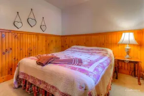 Traditional Wooden Cabin Rental in the Poconos, Pennsylvania - Image 5
