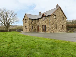 Fully equipped beautiful cottage with garden & jacuzzi | Pet-friendly - Image 2