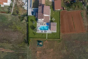 Villa with jacuzzi - Image 4