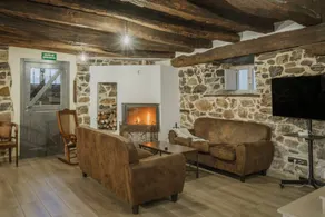 Holiday home with terrace, garden & barbecue | Mountain view | Perfect for remote work - Image 3