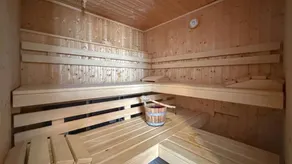 Unique holiday home, ideal as group accomodation, with lounge, a spacious garden, sauna and terrace - Image 3