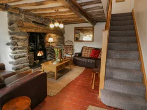 Cottage with garden & hot tub - Image 5