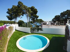 Holiday home with pool - Image 4