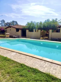 Villa avec barbecue, piscine et jardin - Image 2