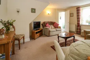 Cottage with garden - Image 4
