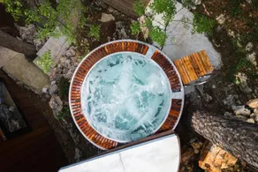 Theodosius Glamping Comfort & Hot Tub - Image 2