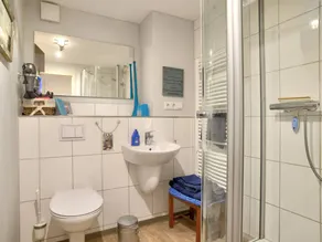 Holiday apartment with BBQ & garden - Image 5