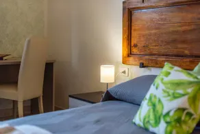 Dedicated room with terrace & garden - Image 2
