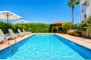 Children-friendly villa with private pool, barbecue & garden | Sea view - Image 3