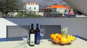 Fully equipped apartment with terrace - Image 2