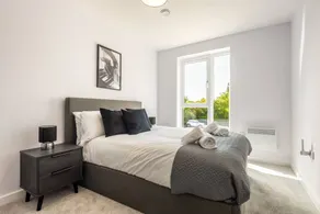 Contemporary 2 Bedroom Home in York - Image 2