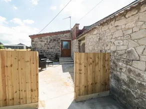 Cottage with garden - Image 3