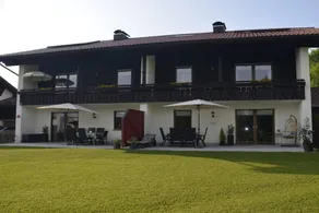 Holiday home with garden & terrace - Image 4