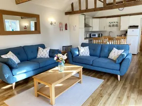 Children-friendly pleasant cottage with BBQ, private pool & garden - Image 5