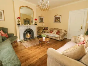 Cottage with garden & jacuzzi - Image 4