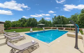 Villa with sauna, pool & jacuzzi - Image 2