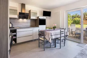 Flat with terrace & garden | Garden view - Image 3