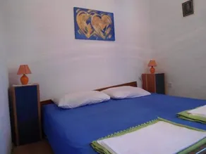 Holiday apartment with garden, barbeque & terrace - Image 4