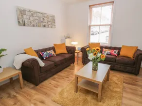 Family-oriented cottage with garden | Beach view - Image 4