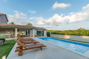 Villa with pool, terrace & BBQ - Image 3
