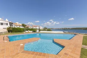 Casa apropiada para familias con jardín, terraza y piscina privada | Vistas al mar | Adaptada para el teletrabajo - Image 2