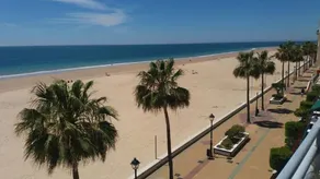Fully equipped apartment with garden | Beach view | Next to the beach | Perfect for remote work - Image 2