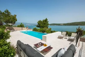 Villa con sauna, giardino e piscina privata | Vista sul giardino - Image 5