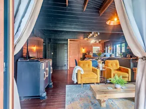Fully equipped holiday home with barbecue, garden & hot tub | Dogs allowed - Image 3