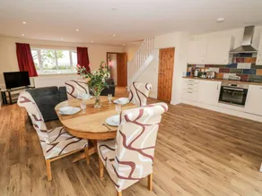 Children-friendly lovely cottage with garden - Image 5
