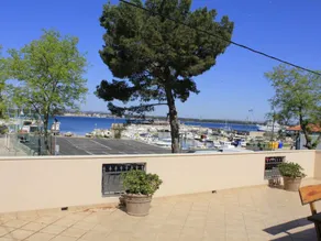 House with garden & terrace - Image 3