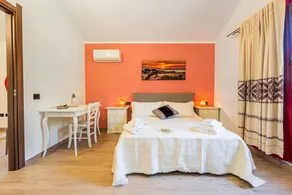 Private room with garden & terrace | Garden view - Image 2