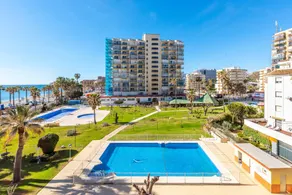 Appartement avec terrasse, jardin et piscine | Vue montagne - Image 2