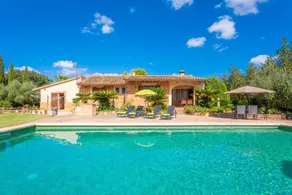 Villa with private pool, barbeque & garden - Image 2