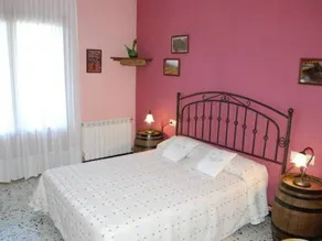 Holiday apartment with garden & barbecue - Image 4