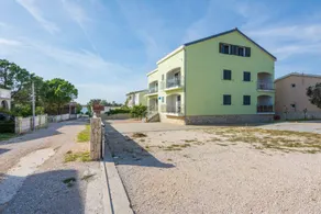 Apartment with barbeque & garden - Image 2