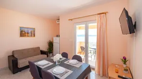 Schöne Wohnung mit Terrasse, Pool und Grill | Meerblick - Image 3