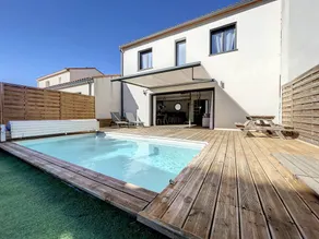 Holiday home with barbecue & private pool - Image 3