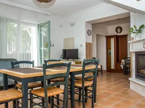 Holiday home with private pool, garden & barbecue - Image 4