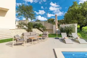 Fully equipped wonderful villa with heated pool, barbeque & terrace - Image 3