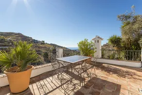 Villa with terrace, garden & private pool | Mountain view | Good for workation - Image 4