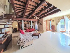 Spacious dedicated room with private pool - Image 2
