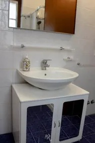 Holiday apartment with BBQ, pool & garden - Image 4