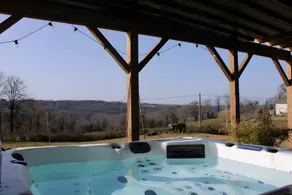 Cottage with hot tub, terrace & garden | Mountain view - Image 2