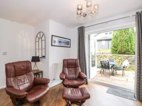 Cottage with garden - Image 3
